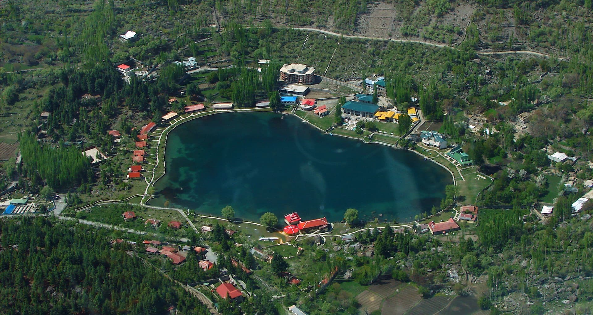 Heart_Shape_of_Shangrila_Lake.jpg