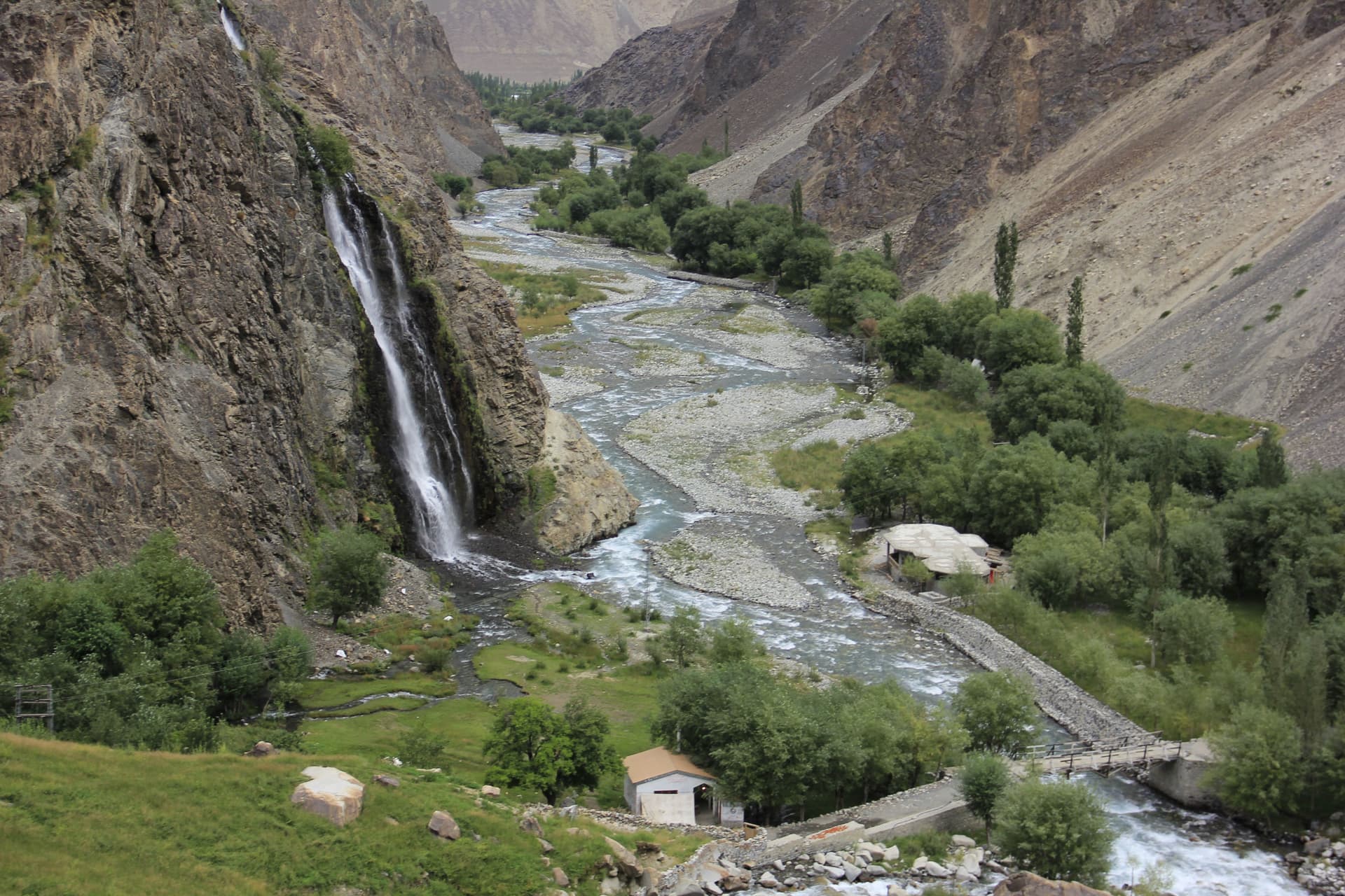 Manthokha_Waterfalls.jpg