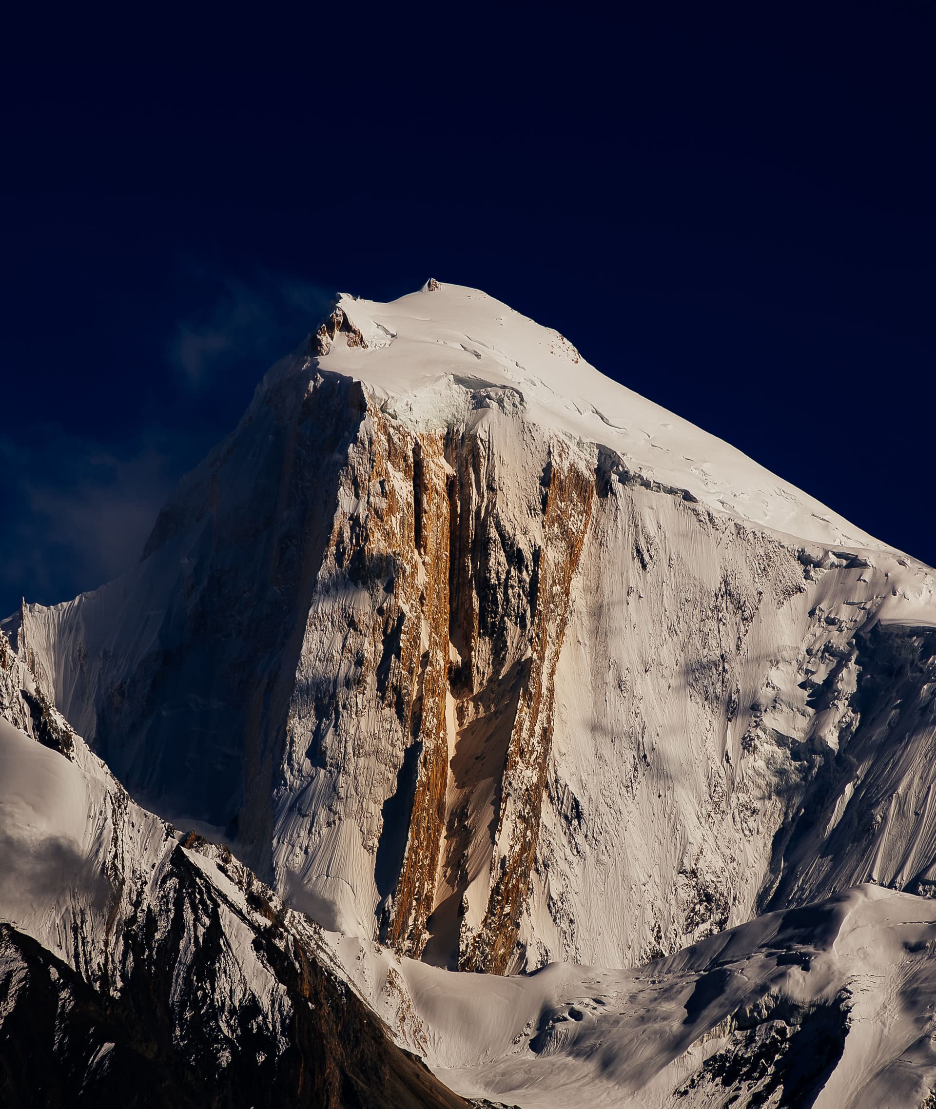 Golden_Peak_-_Pakistan_(cropped).jpg