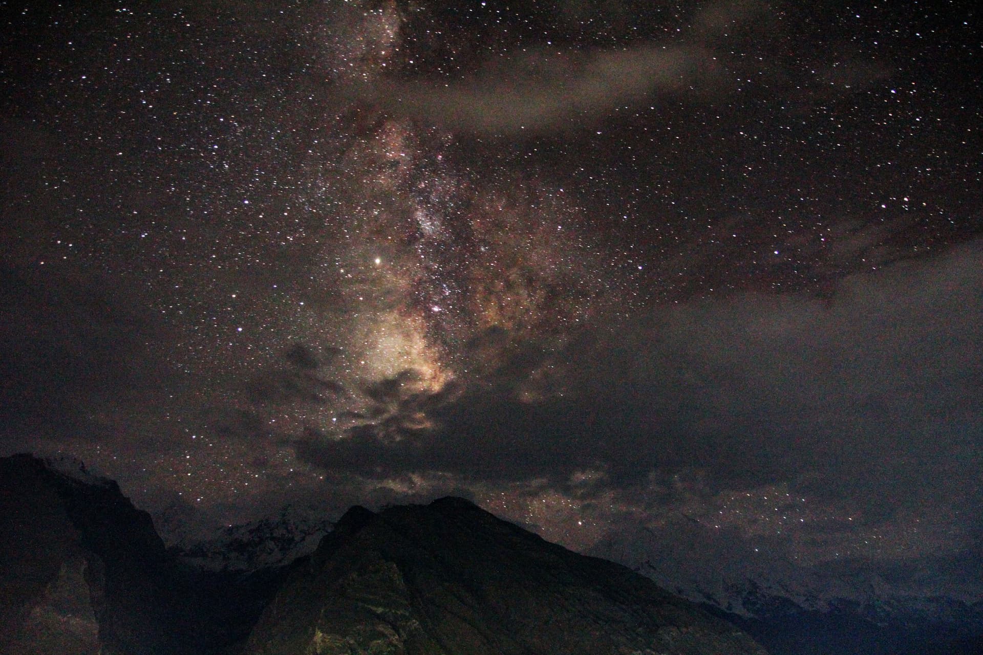 Milky_way_over_Kareemabad.jpg